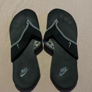 Women’s Nike flip flops. Size 9.